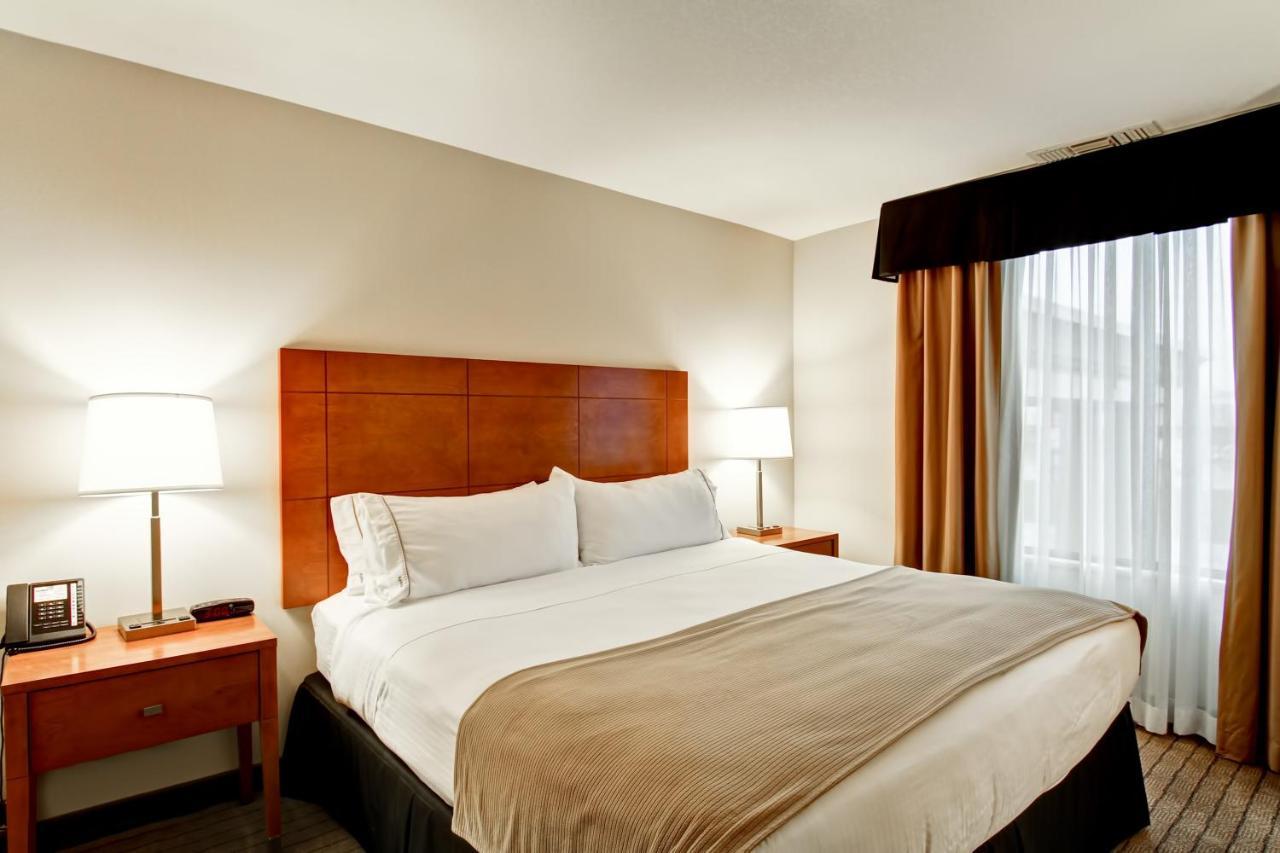Holiday Inn Express And Suites Guelph, An Ihg Hotel Стая снимка